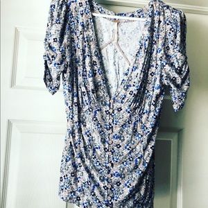 Perfectly delicate splashed class blouse